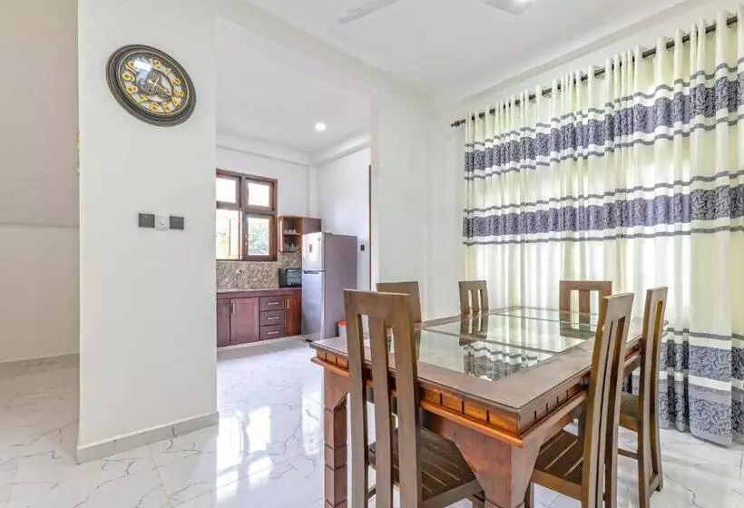 ペンション Blueray Villa   Unawatuna