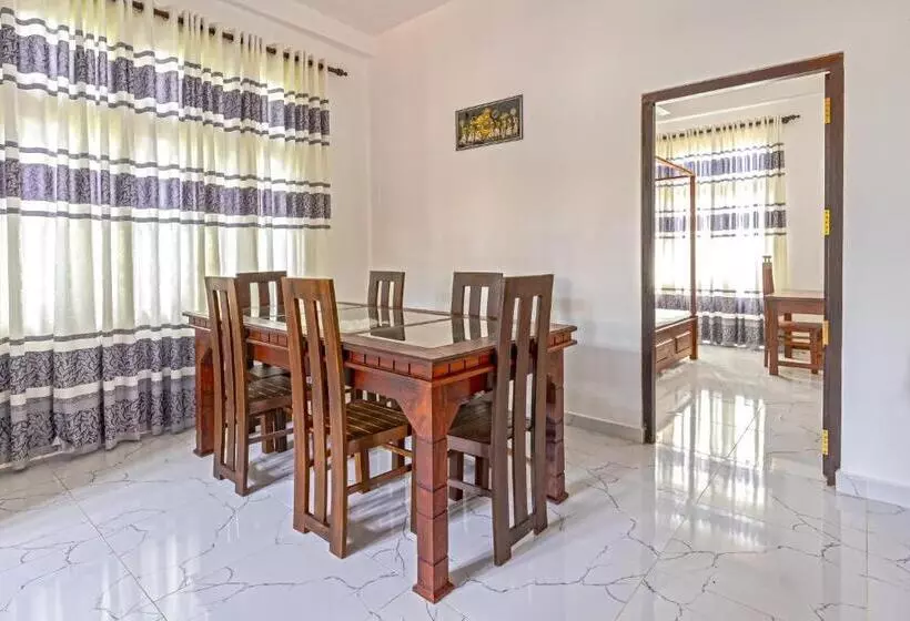 ペンション Blueray Villa   Unawatuna