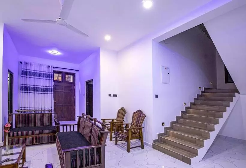ペンション Blueray Villa   Unawatuna