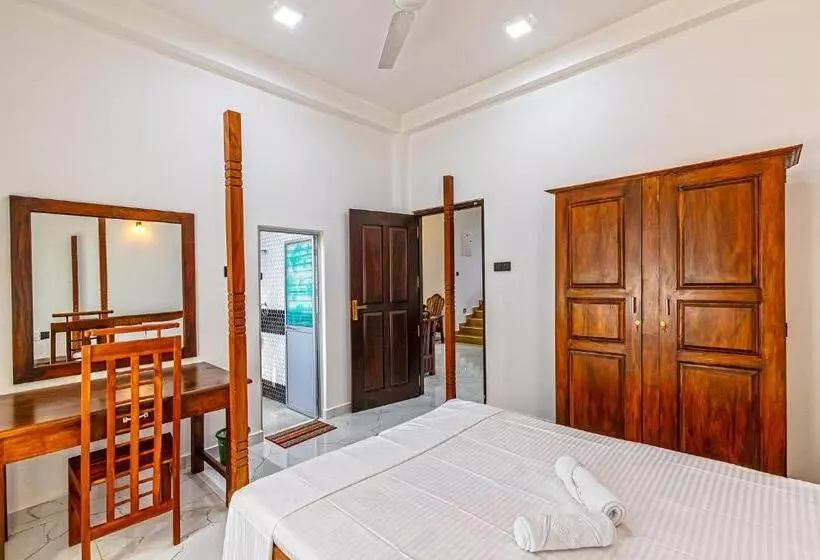 ペンション Blueray Villa   Unawatuna