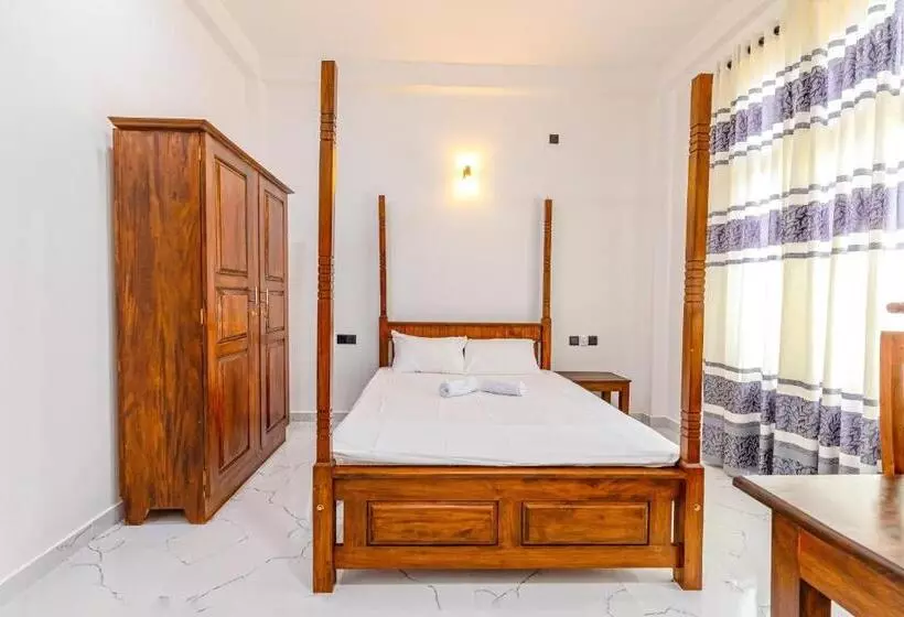 ペンション Blueray Villa   Unawatuna