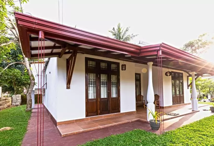 ペンション Blueray Villa   Unawatuna