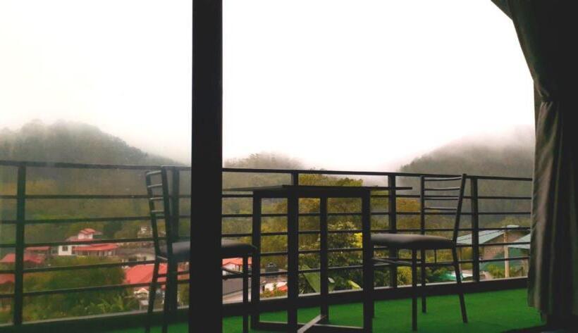 پانسیون Foggy Mount View