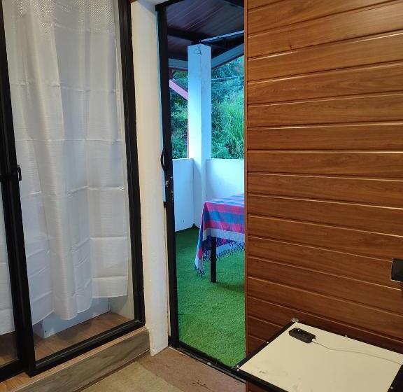 پانسیون Foggy Mount View