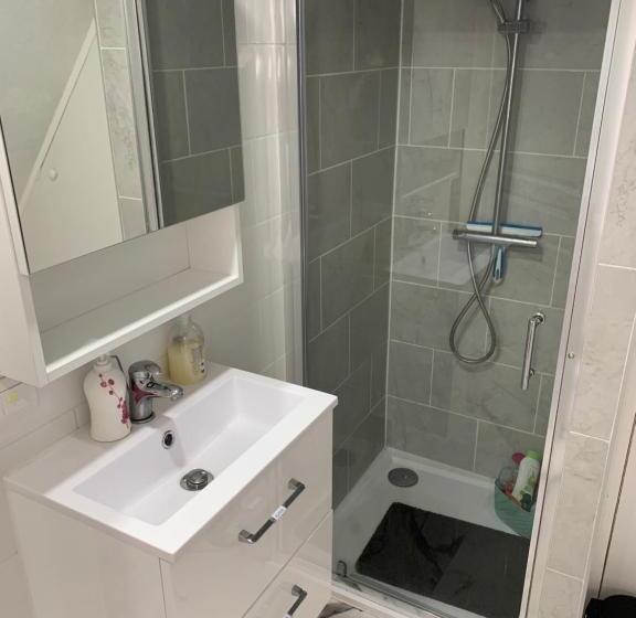 Bed and Breakfast Chambre Rustique Avec Double Lit Et Sa Salle De Bain Privée