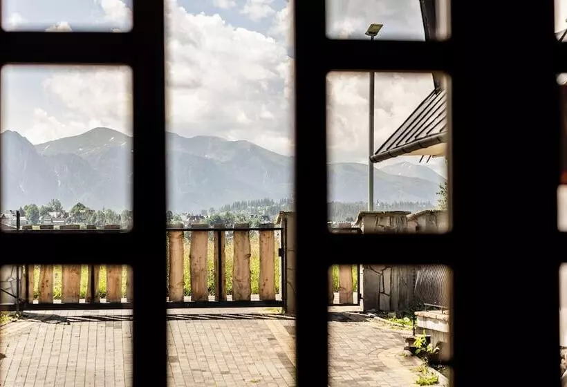 Aamiaismajoitus (B&B) Zapotoczny Residence