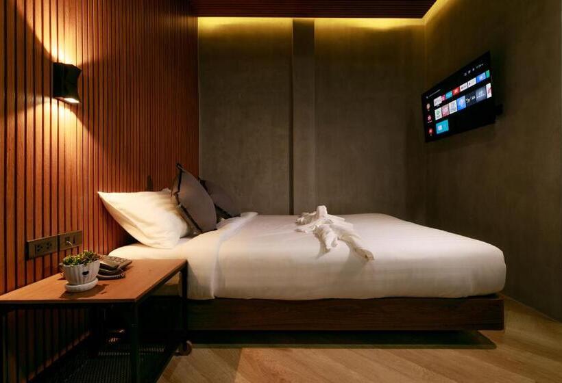 호텔 เดอะซิกเนเจอร์ นคร โฮเทล