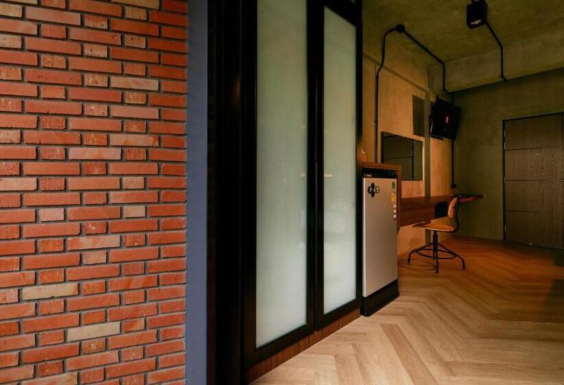 호텔 เดอะซิกเนเจอร์ นคร โฮเทล