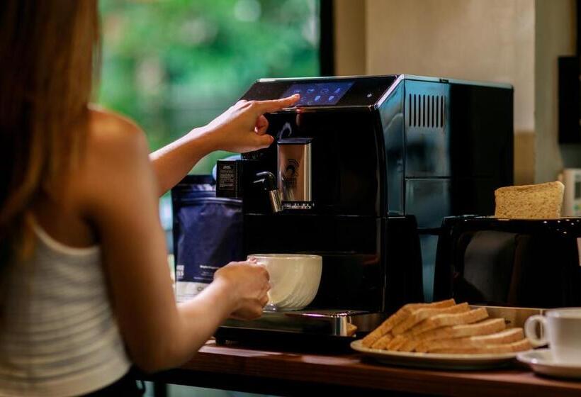 호텔 เดอะซิกเนเจอร์ นคร โฮเทล