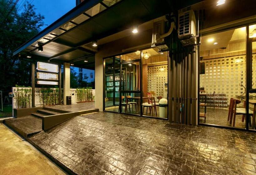 호텔 เดอะซิกเนเจอร์ นคร โฮเทล