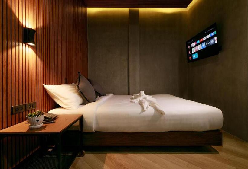 호텔 เดอะซิกเนเจอร์ นคร โฮเทล