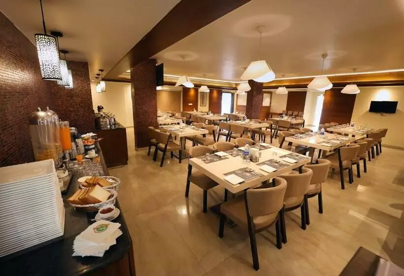 ホテル Anukulas Residency   Vellore