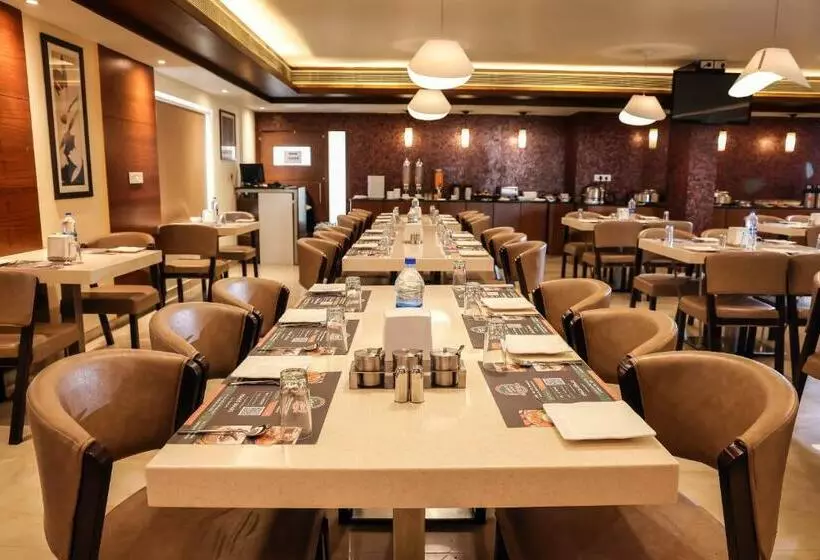 ホテル Anukulas Residency   Vellore