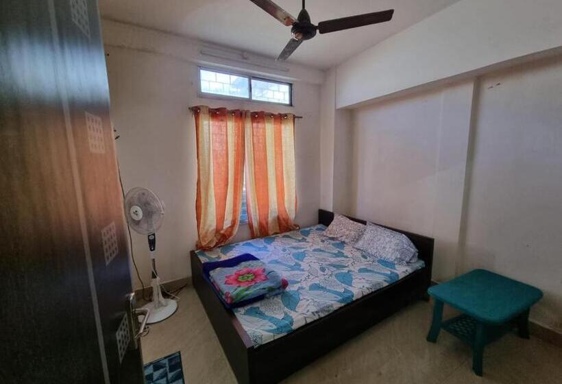 Отель The Economy Guesthouse