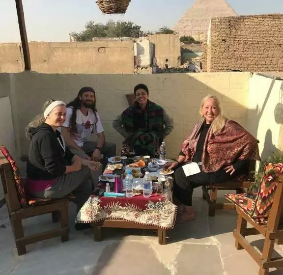 تختخواب و صبحانه Pyramids Lounge Guest House