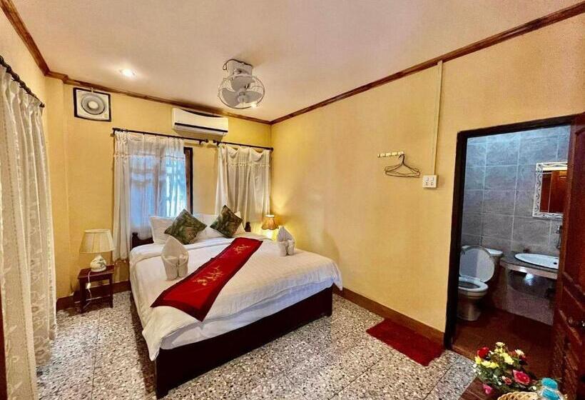 בית מלון כפרי Luang Prabang Rosie Place
