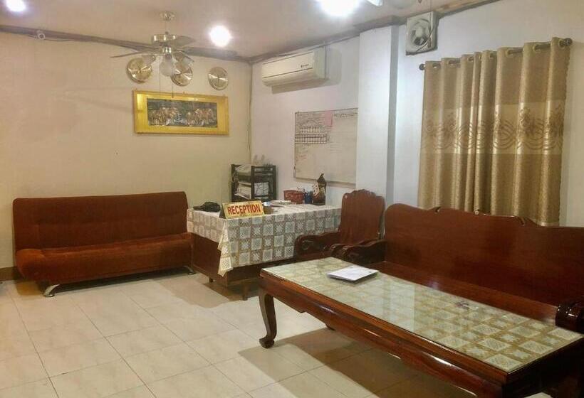 בית מלון כפרי Luang Prabang Rosie Place