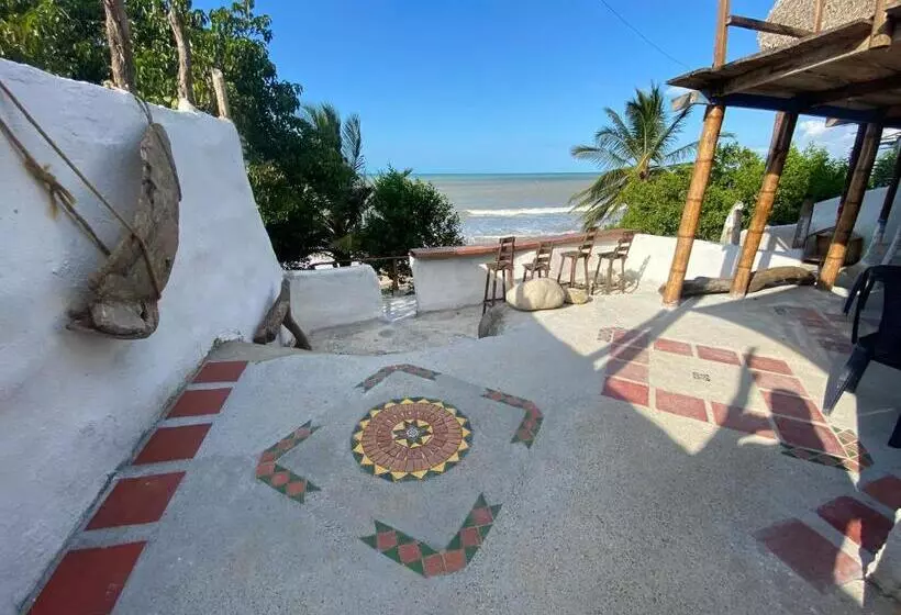 ペンション Frente Al Mar