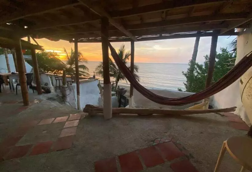 ペンション Frente Al Mar