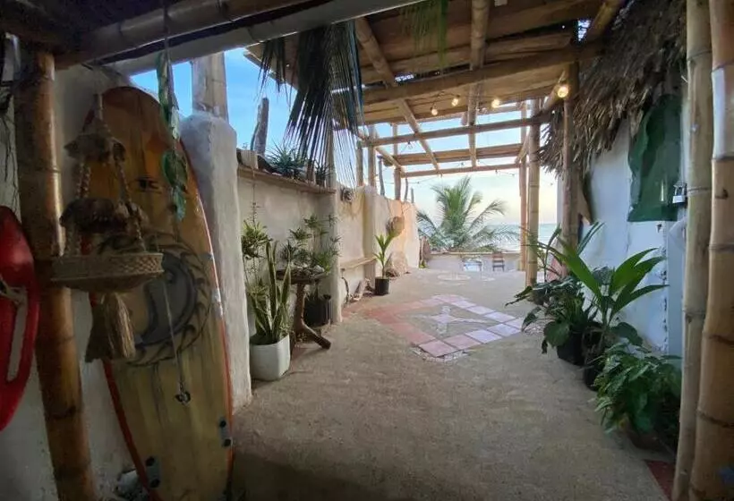 ペンション Frente Al Mar