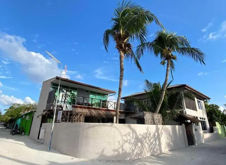 پانسیون Twin Palms Surfhouse