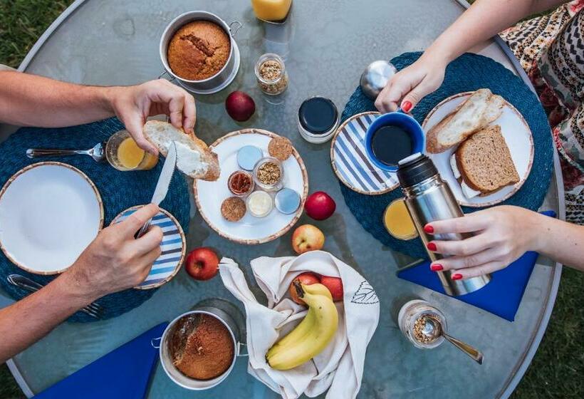 Pensionat Vila M Suítes by Alebahli