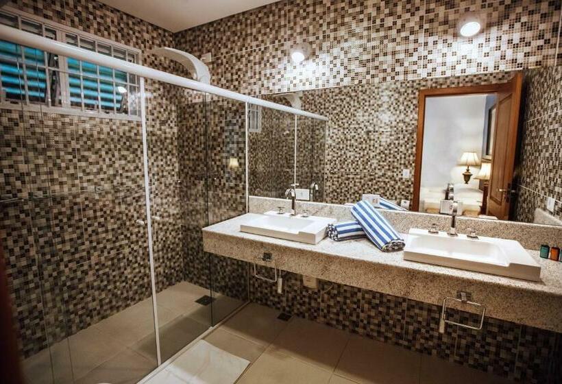 Pensionat Vila M Suítes by Alebahli