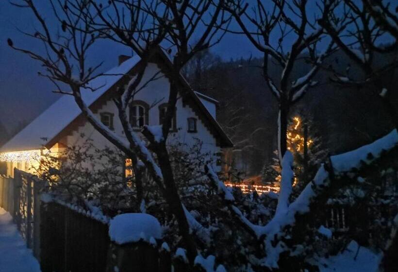 مبيت وإفطار Zaczarowalim Dom W Górach Sowich