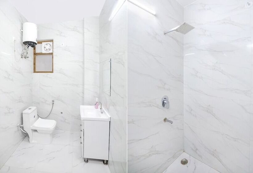 Fabhotel The Grand Suite