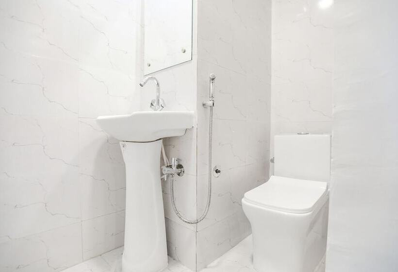 Fabhotel The Grand Suite