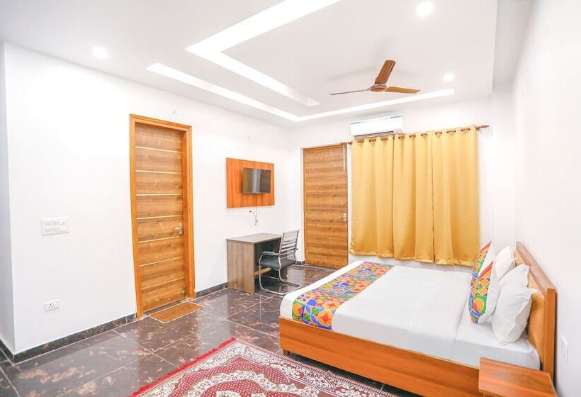 Fabhotel The Grand Suite