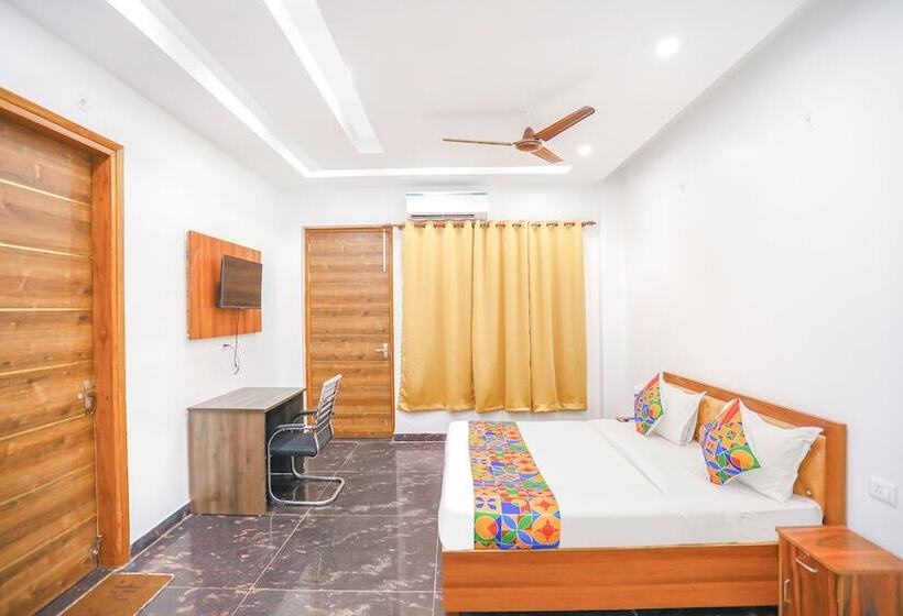 Fabhotel The Grand Suite