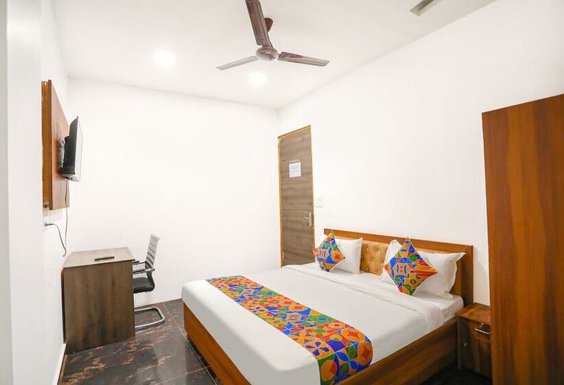 Fabhotel The Grand Suite