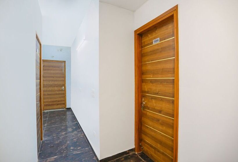 Fabhotel The Grand Suite