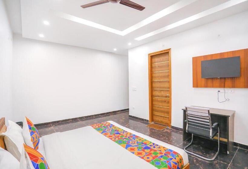 Fabhotel The Grand Suite