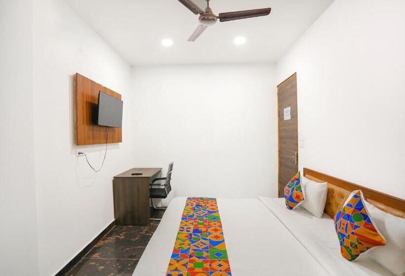 Fabhotel The Grand Suite