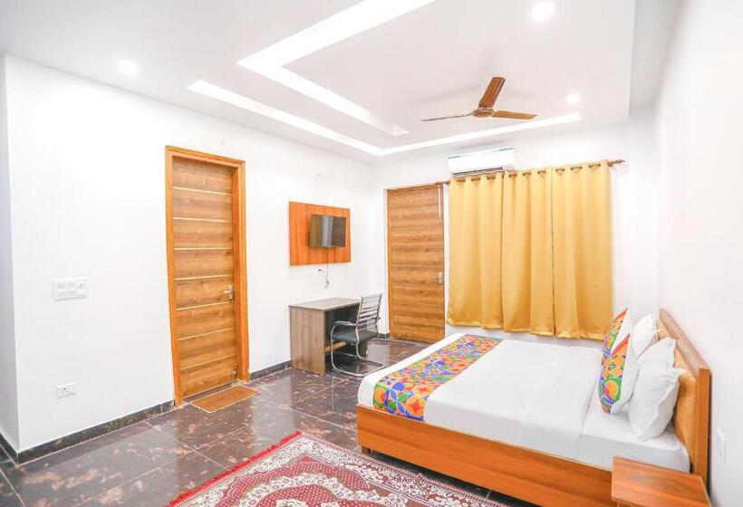 Fabhotel The Grand Suite