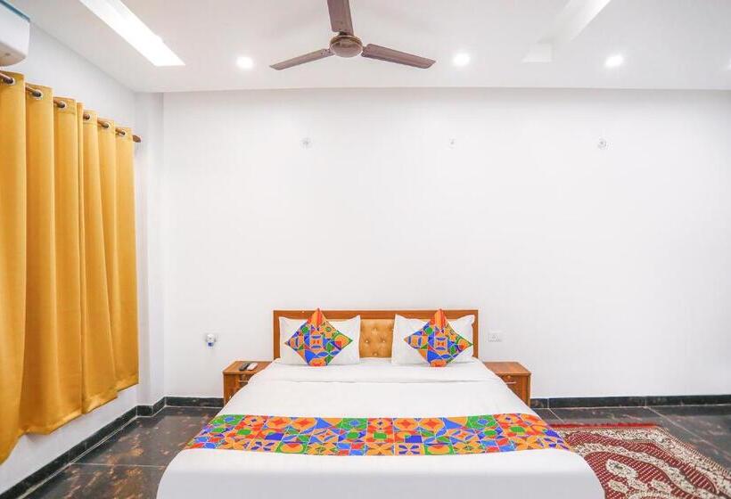 Fabhotel The Grand Suite