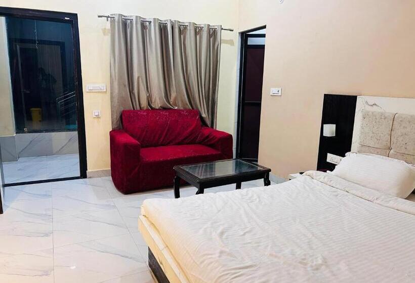 בית מלון כפרי Gokul Dham