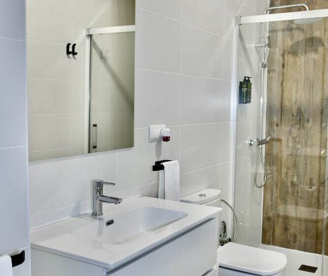 Отель Hostal Garden Rous