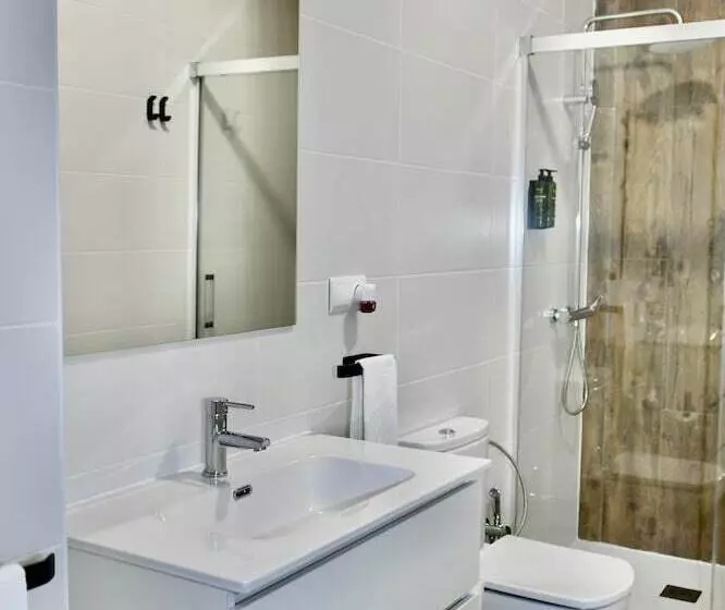 Hotelli Hostal Garden Rous