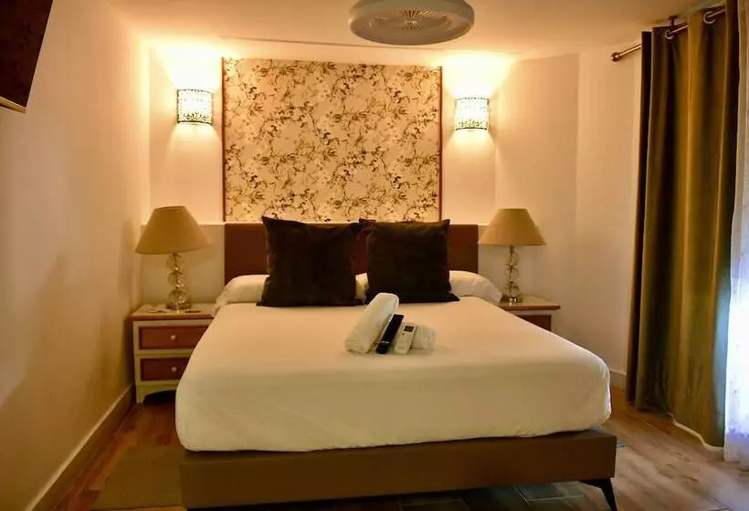 Hotelli Hostal Garden Rous