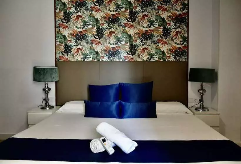 Hotelli Hostal Garden Rous