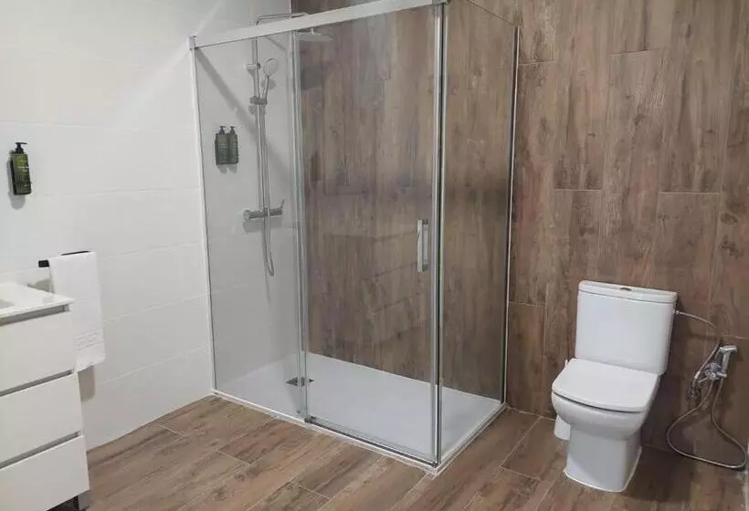 Hotelli Hostal Garden Rous