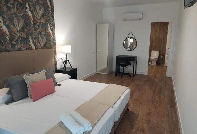 Отель Hostal Garden Rous