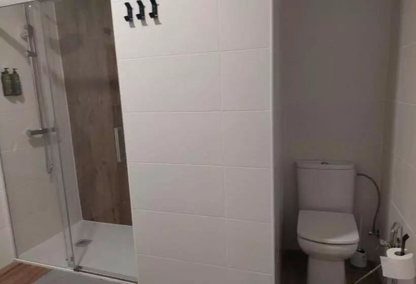 Hotelli Hostal Garden Rous