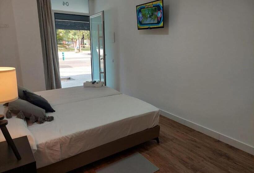 Отель Hostal Garden Rous