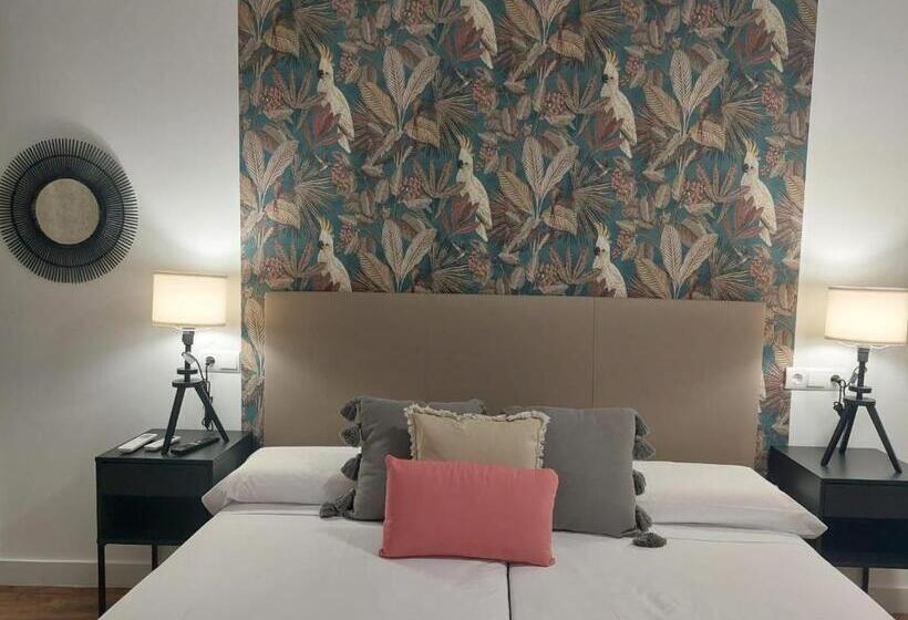 Отель Hostal Garden Rous