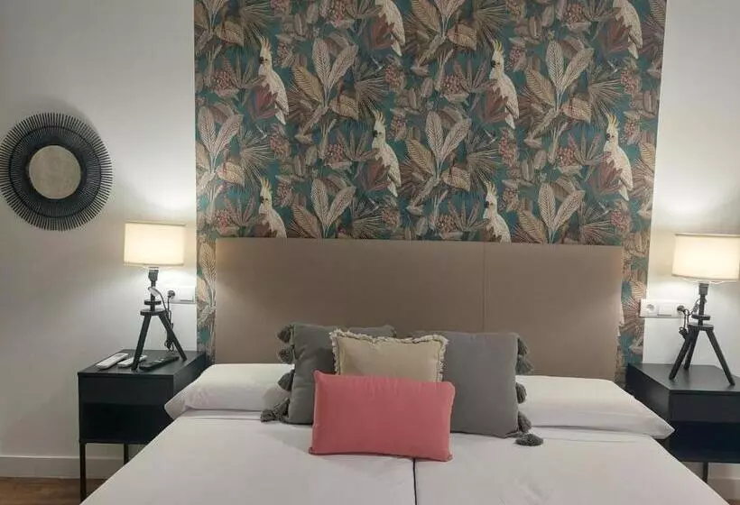 Hotelli Hostal Garden Rous