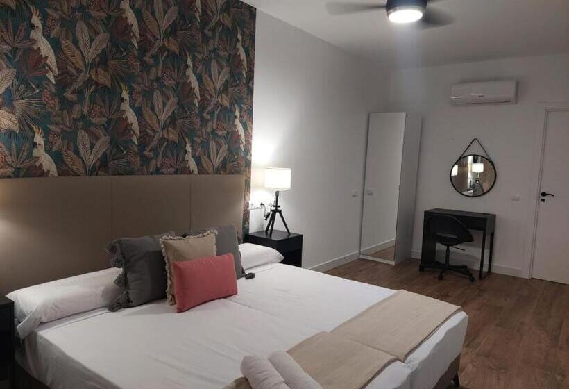 Отель Hostal Garden Rous